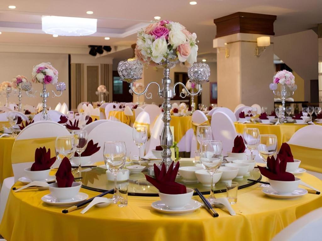 Royal Palace Hotel Tuyen Quang Exterior foto